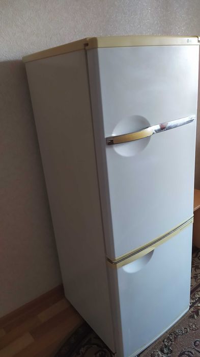 Продам двухкамерный холодильник LG