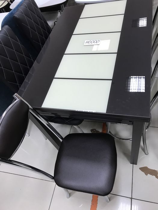 Продам стеклянный стол