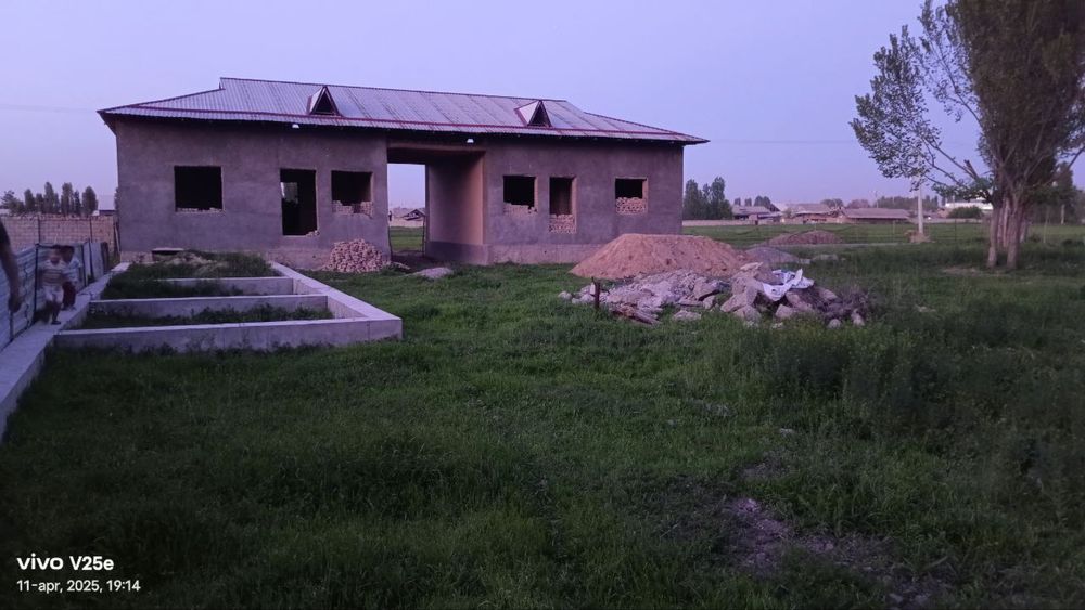 Yer sotiladi Shaxarga yaqin