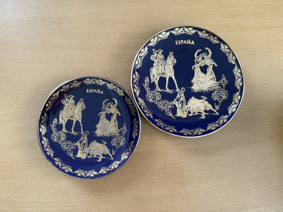 Комплект от два броя винтидж чинии