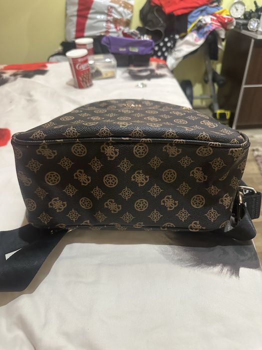 Vand ghiozdam de dama Guess