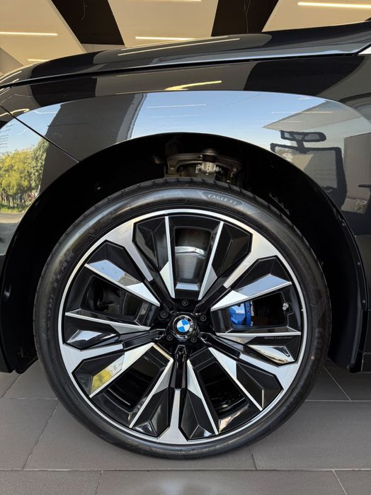 Продам новый BMW iX xDrive60 с гаранией 8 лет