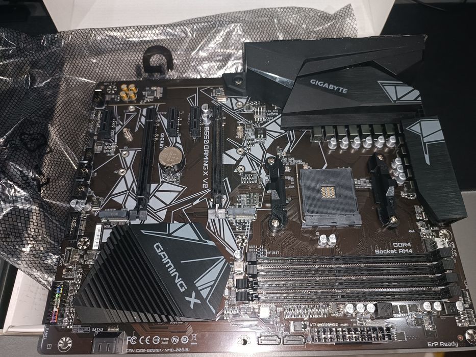 Материнская плата Gigabyte