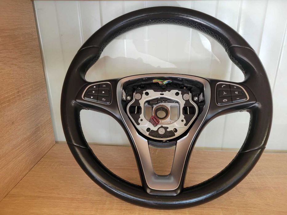 Продавам перфектен кожен волан MERCEDES W205 W213 CLS CLA 2015-2019