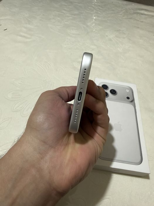 Продам iPhone 17 Pro Max 256 GB Silver