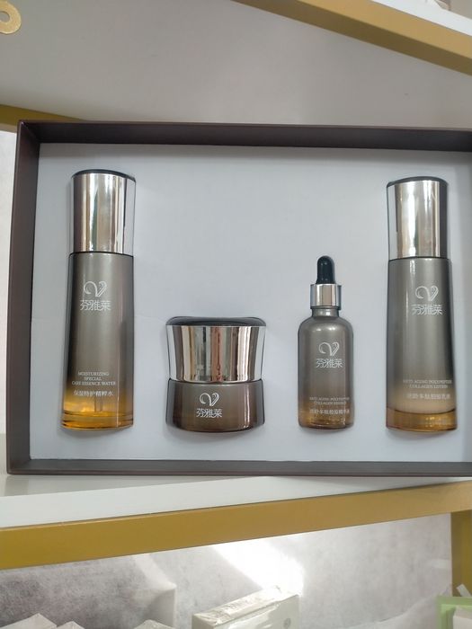 Набор для лица с полипептидами и коллагеном