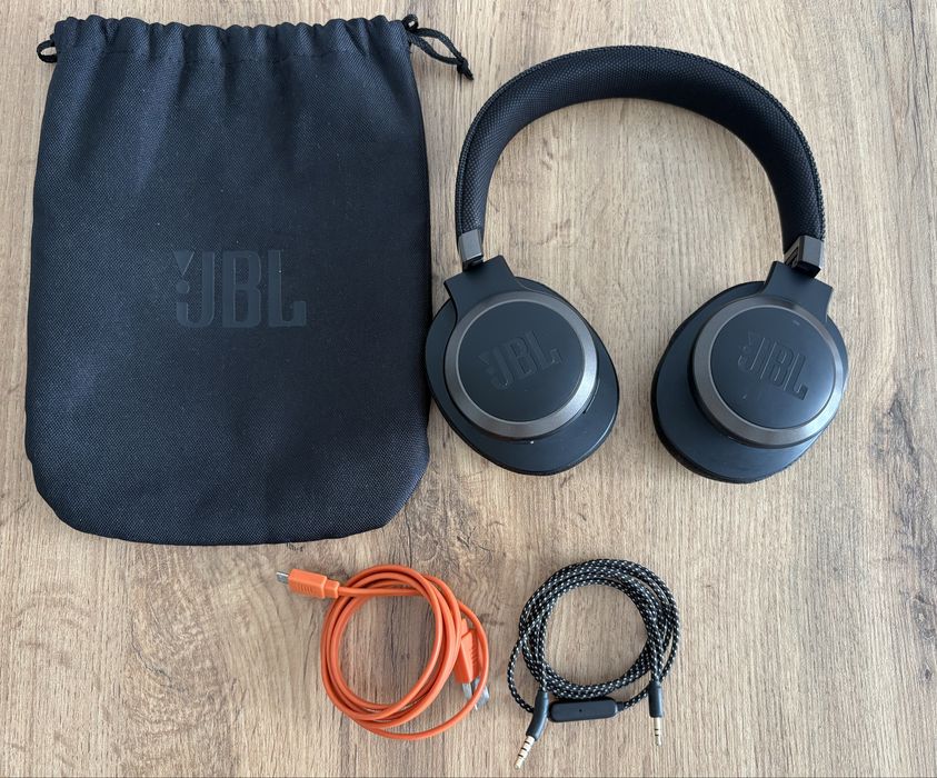Продам срочно наушники JBL Live 650 BTNC