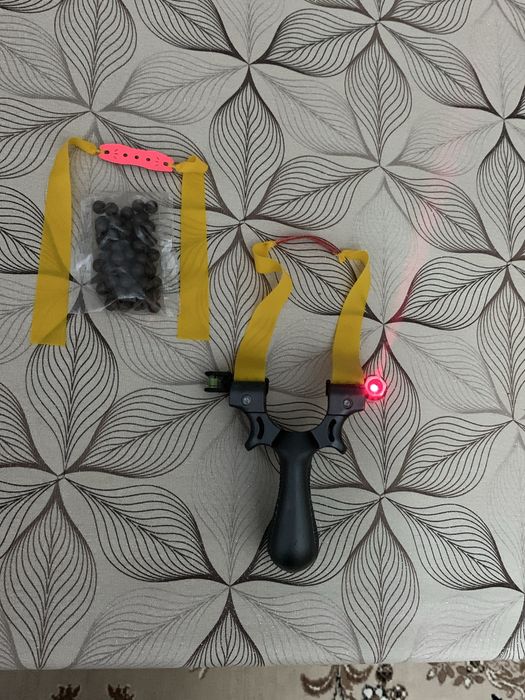 Лазарна ловна прашка с подарк 100 броя топчета цената е 20€