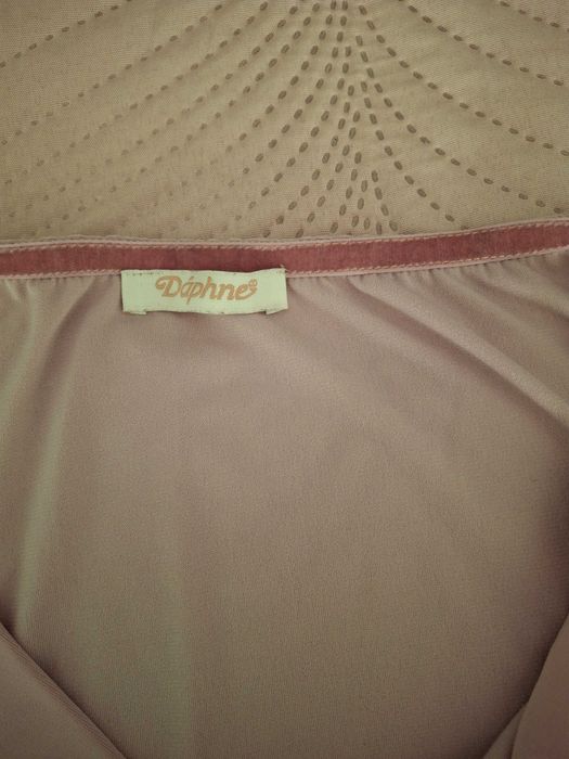 Нова блуза на Дафне