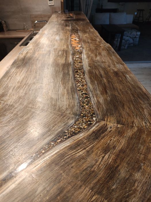 Продавам Бар плот от орех с декорация