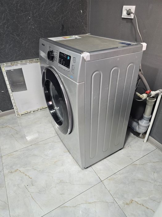 Продаётся Самсунг стиральная.  Самсунг кирмошинаси сотилади