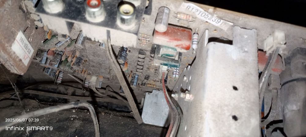 Samsung televizor. Hamma joyi ishlaydi. zapchas qisa boladi