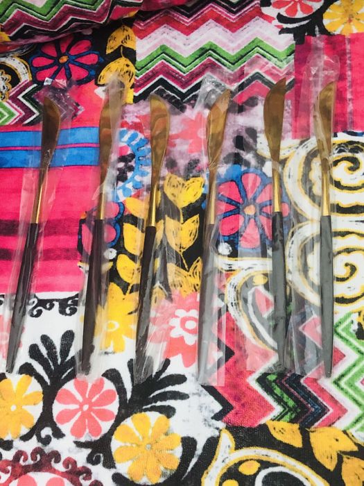 NOU - Set tacâmuri 24 piese, stil portughez, auriu-negru