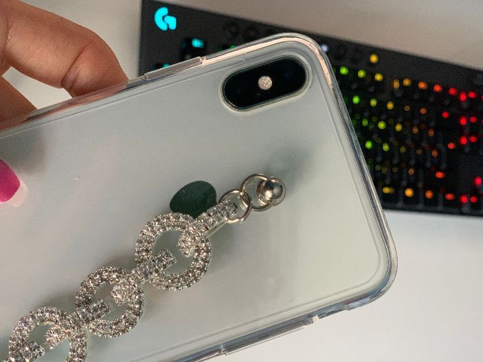 Husa cu bratara si pietricele iPhone SE 2020, 7 , 8, 7 Plus, X, XS Max