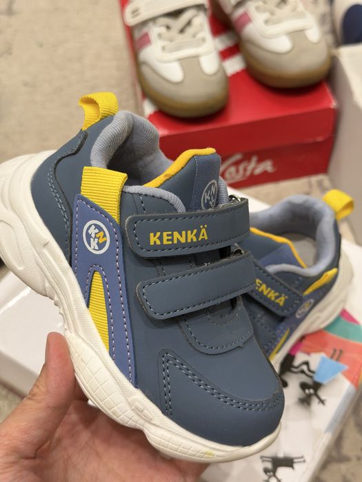 Детские кроссовки