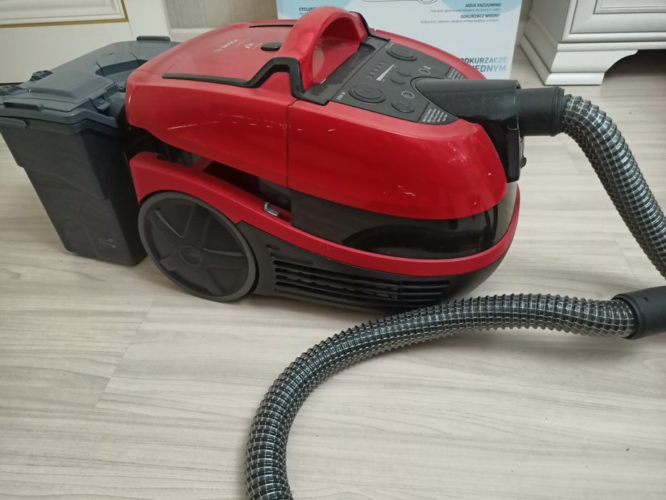 Пылесос Bosh Aqua Wash Clean