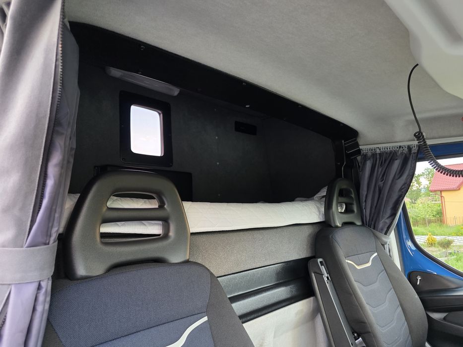 Autoplatforma Iveco Daily 35s 180