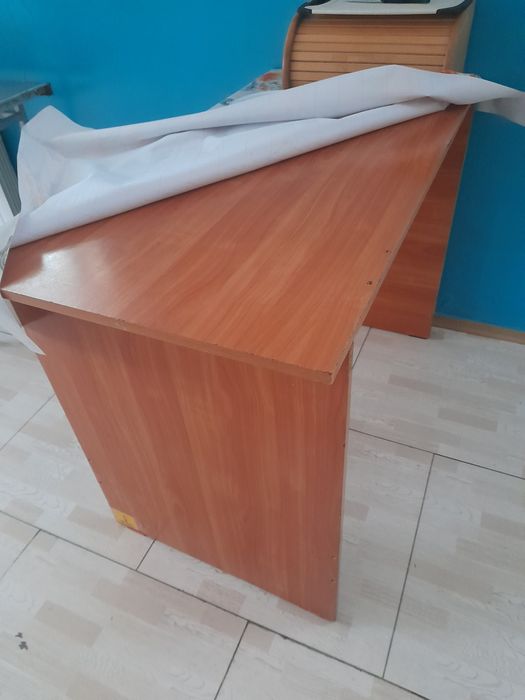 Продам газ плиту и столы