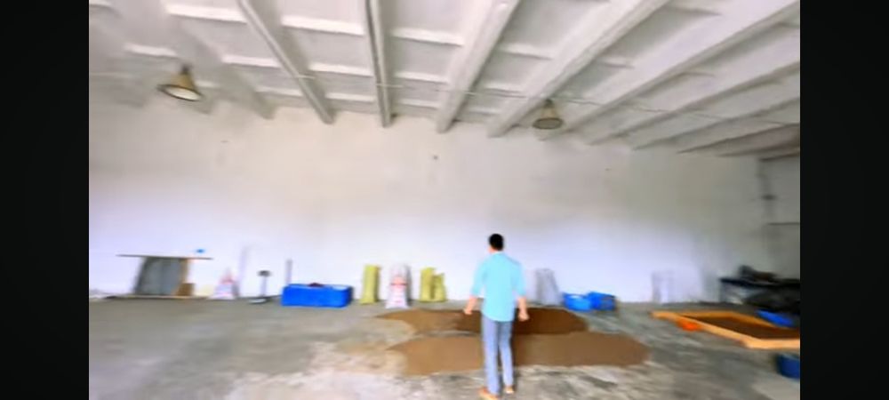 Жомбой туманида бино сотилади 53 сот темир йул бор