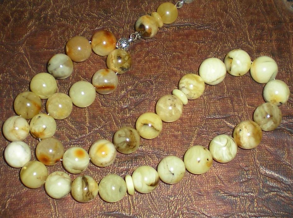 Кехлибарена броеница от балтийски кехлибар