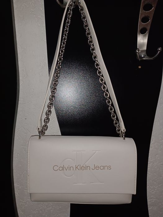Оригинална  бежова чанта Calvin Klein Jeans