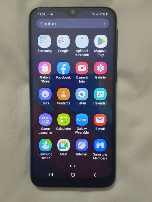Tel. Samsung A40.