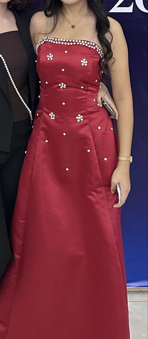 вечерние платья красное