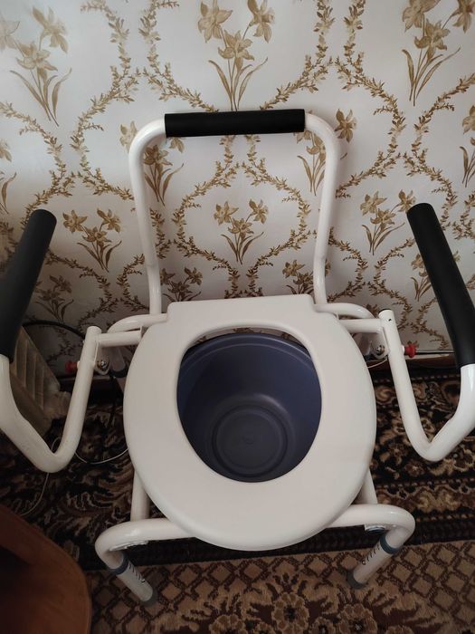 Продам кресло туалет