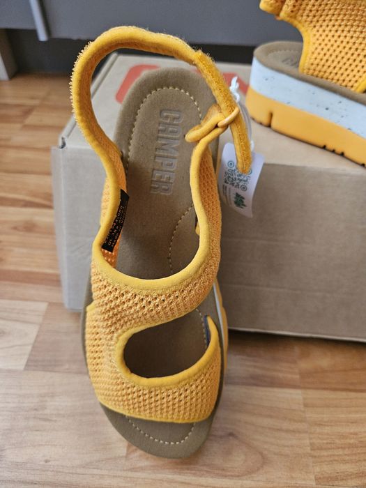 Нови с кутия сандали Camper