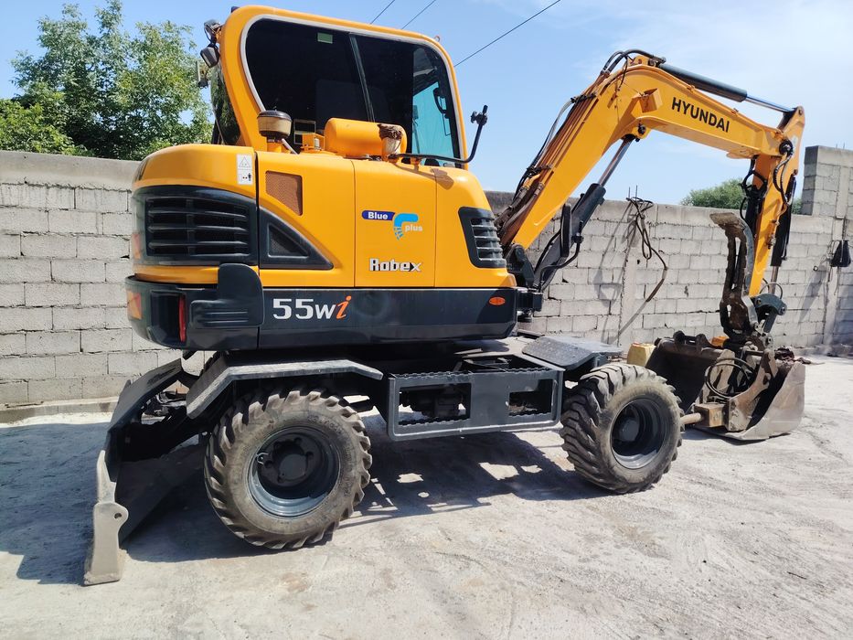 Hyundai 55W sotiladi