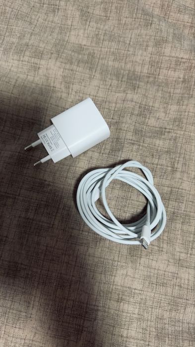 Vând iPhone 13 - 128 GB, White