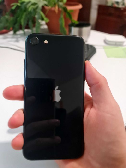 Iphone SE3 2022 (93% baterie, stare impecabila)