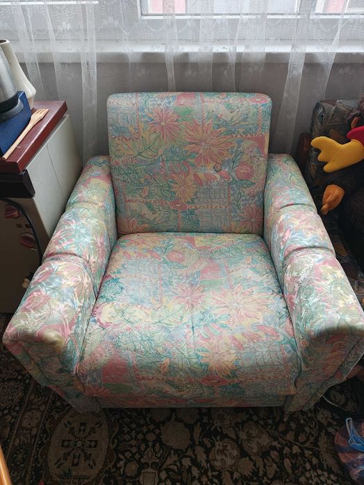 ПОДАРЯВАТ СЕ Фотьойли и табуретки