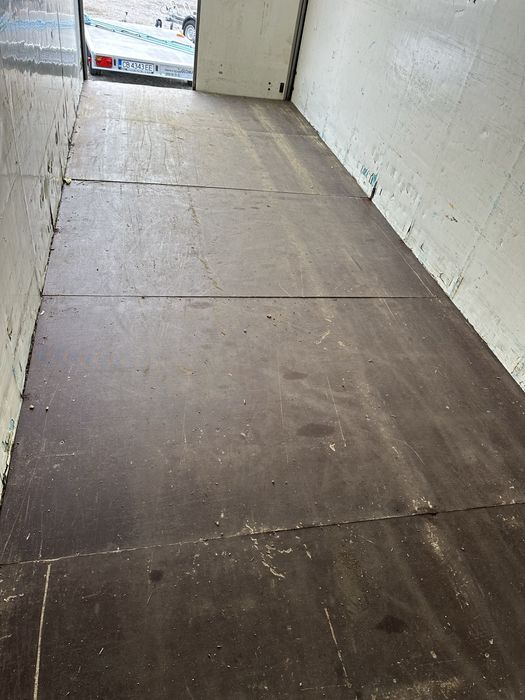 Фургон с външни размери д6.15м / ш2.25м / в2.40м