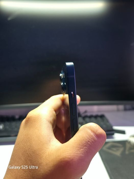 Продам iPhone 13