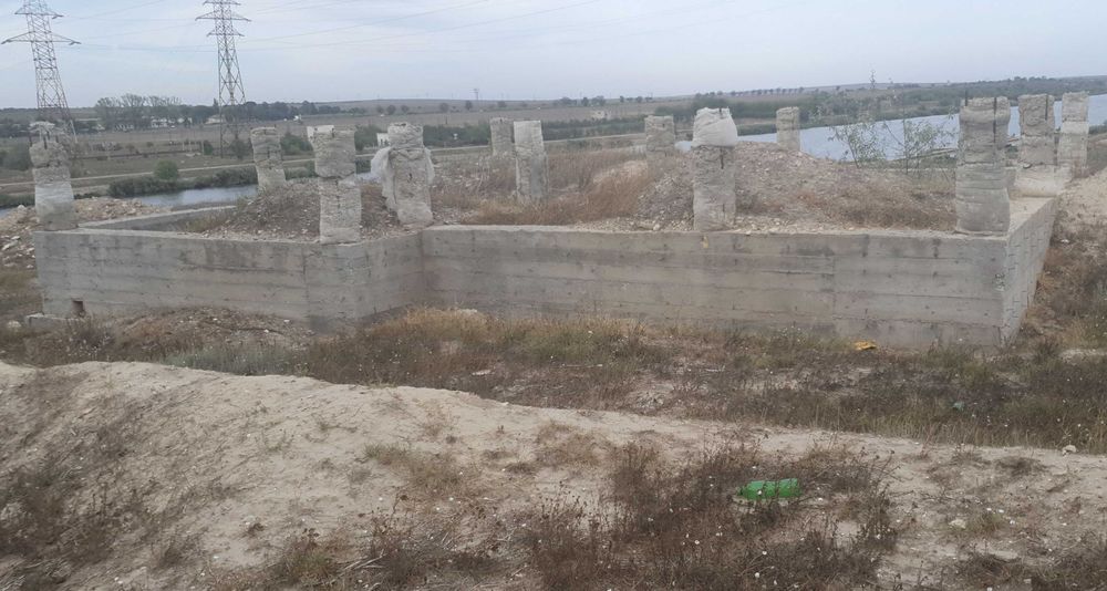 Vând temelie turnată 87m² cu teren de 274m²