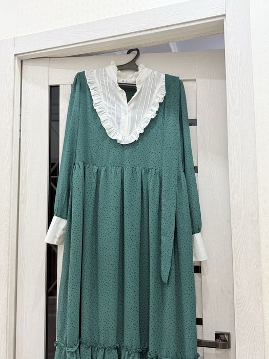 Красивая зеленый платья