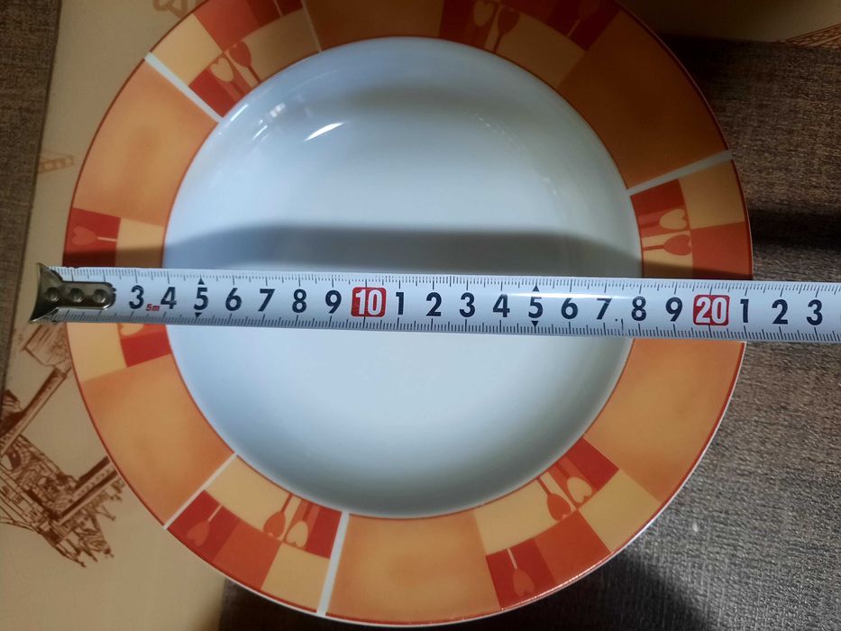 Продам набор тарелок