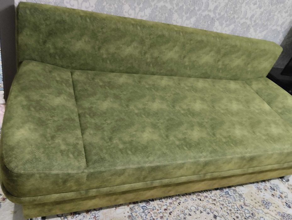 Тахта, раскладывается.