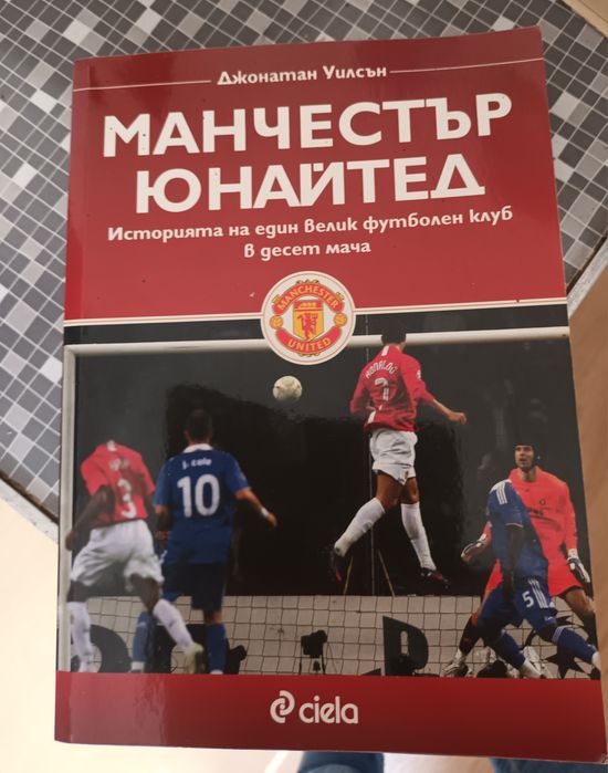 Продавам запазени книги