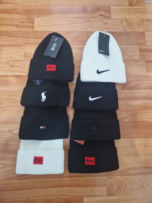 Căciuli de firma model nou