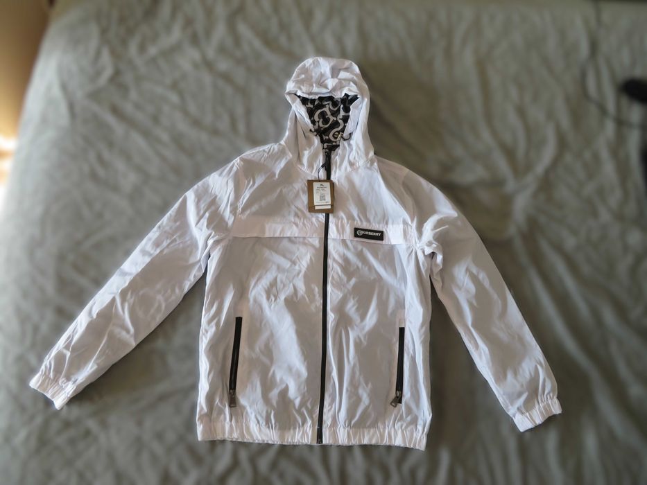 Чисто нова ветровка Burberry размер M