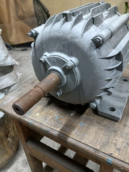 Продам электродвигатель 380/220в
