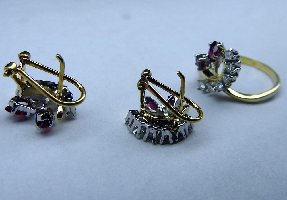 Обеци и пръстен с диаманти и рубини