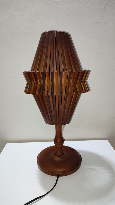 Veioza veche  din lemn