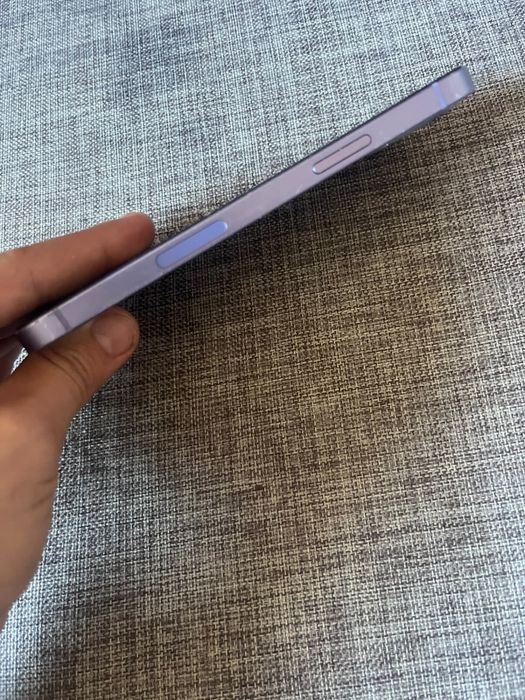 Продам Iphone 12