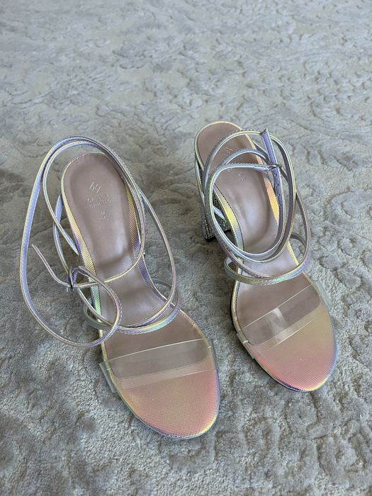 Продам босоножки