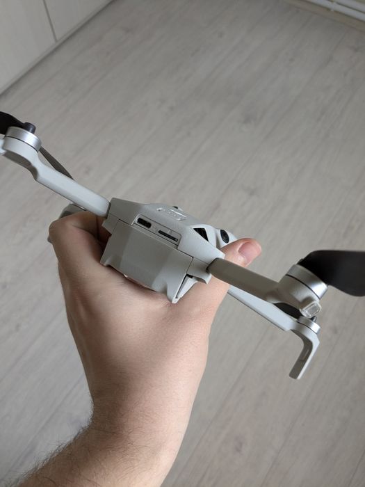 Продам дрон dji mini 4 pro