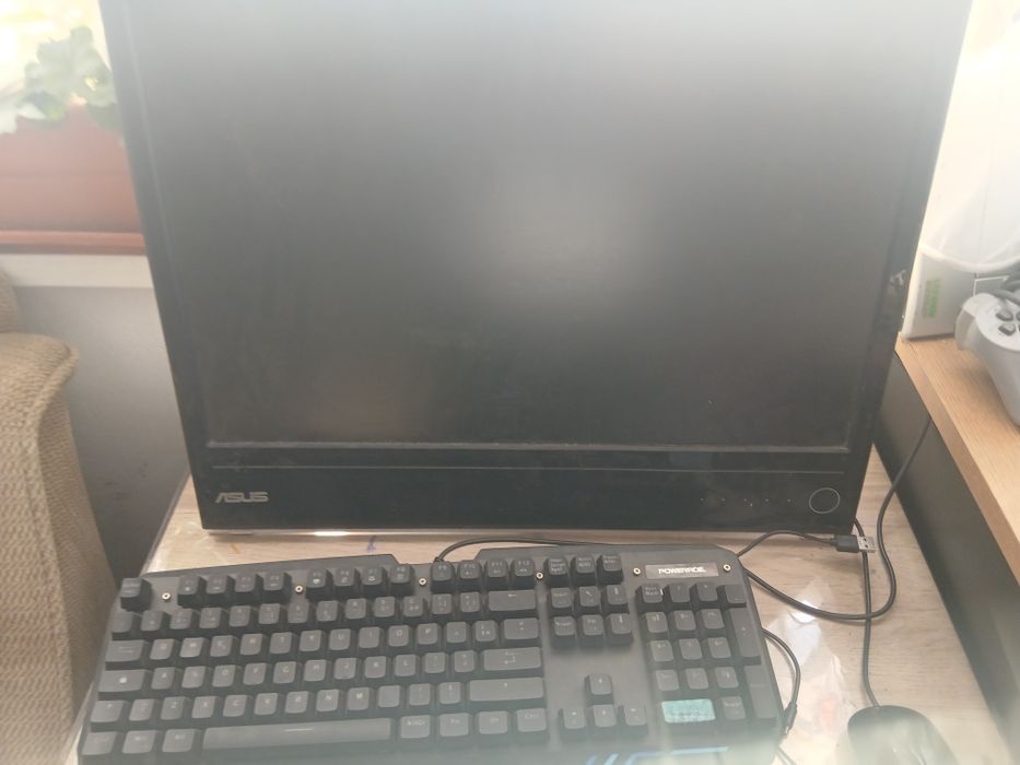 Vând calculator asus