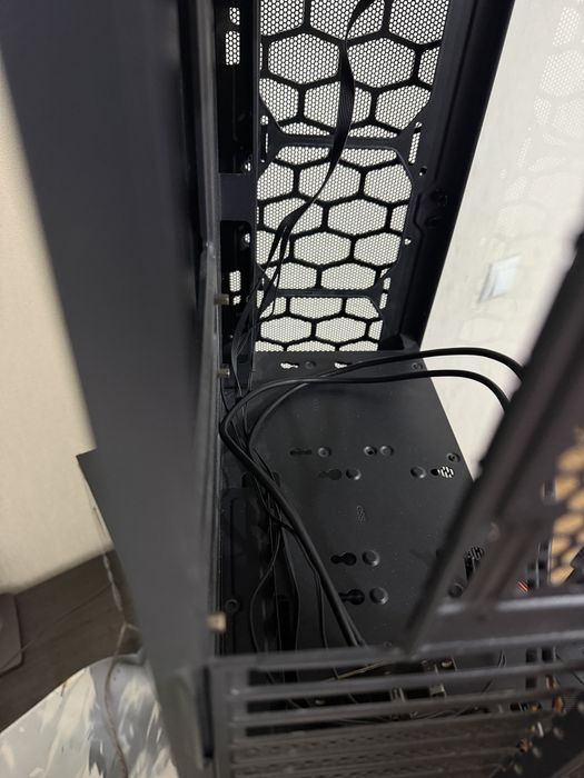 Продам корпус для системного блока + подарок